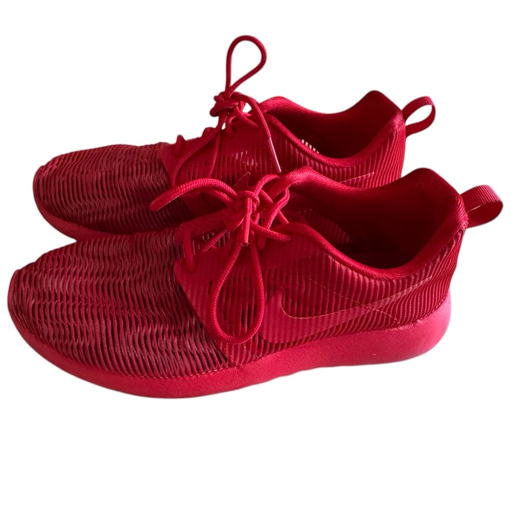 Nike Roshe One flight weight Size 5Y
Running Shoes